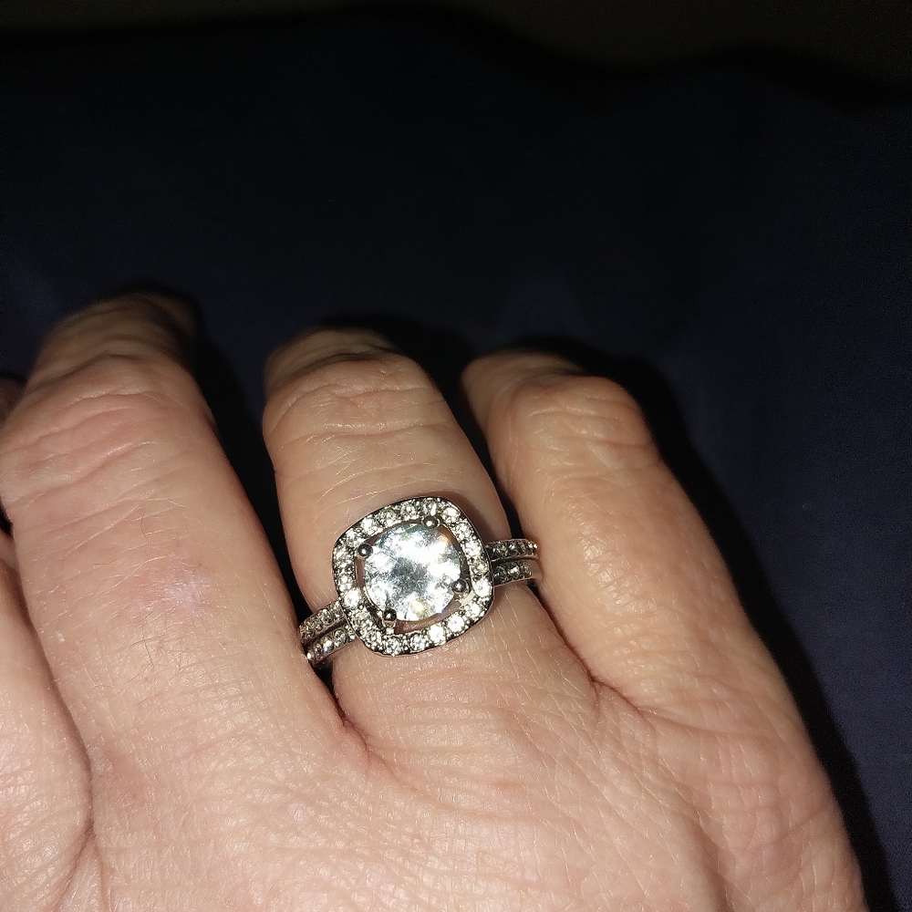 Elegant Silver-Tone Ring with Clear Gemstone